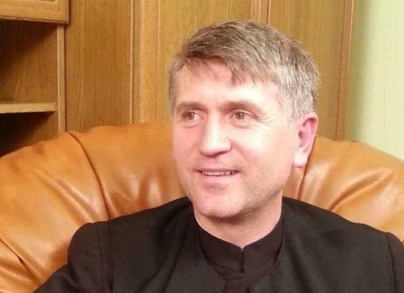 Румынский священник-педофил пытается вернуть сан.