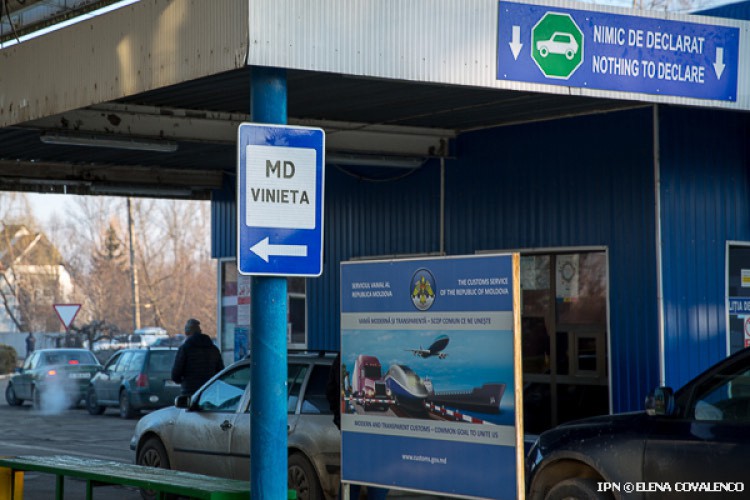 Гражданина Молдовы остановили на границе с ювелирными изделиями, которые он не заявил.