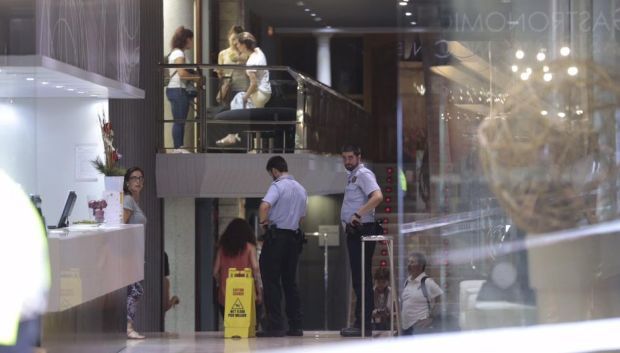 Focuri de armă în faţa unui hotel din centrul Barcelonei. Foto: El Pais