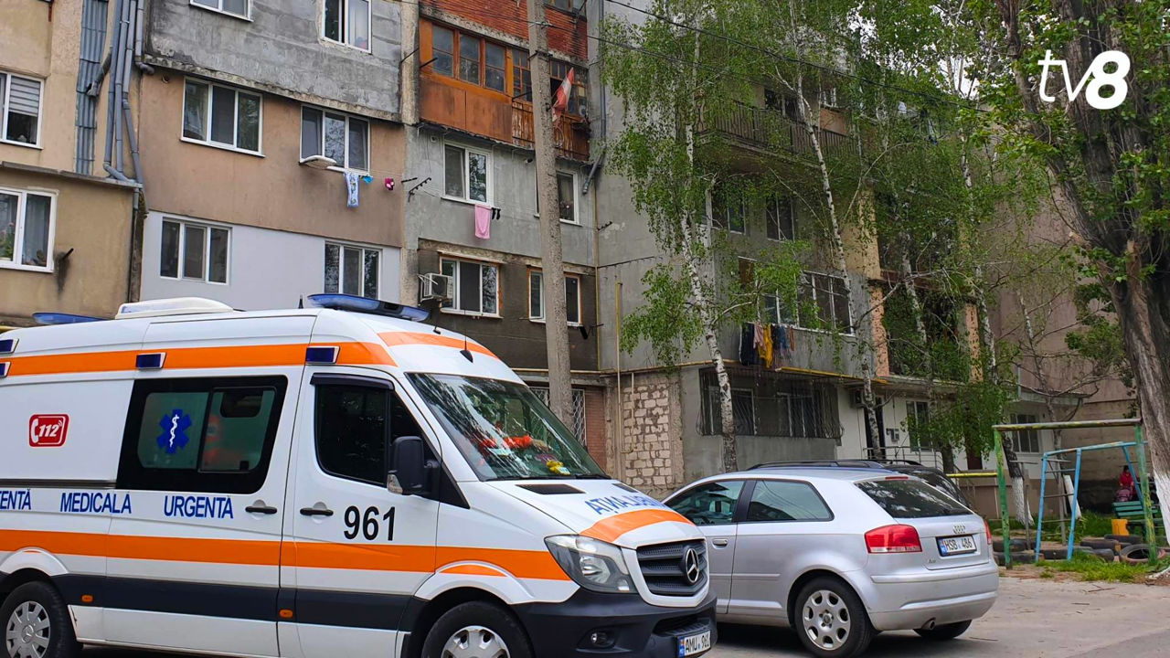 В Кишиневе мужчина собирался спрыгнуть с пятого этажа. Фото: tv8.md