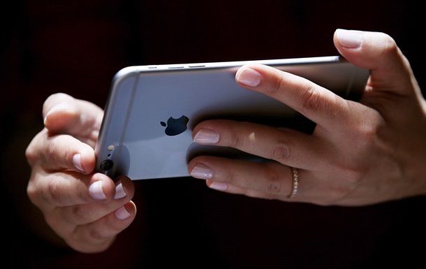 За четвертый квартал 2016 года чистая прибыль Apple снизилась на 19%.