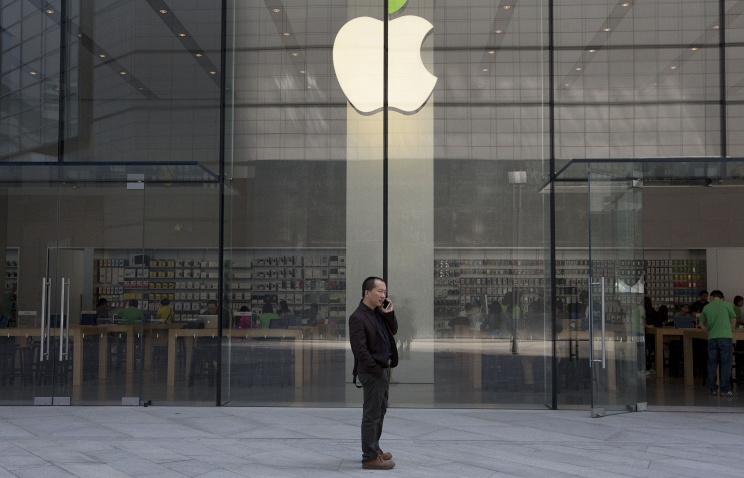 Apple передает информацию о пользователях на основании решений суда, но в ряде случаев корпорация оставляет за собой право предоставлять информацию в срочном режиме без решения суда.