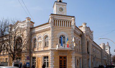 В первом чтении кишиневский бюджет был принят 18 декабря 2014 года.