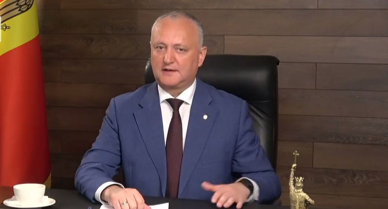 Додон – Ионицэ: Извинитесь перед молдавским народом, вы гость у нас.