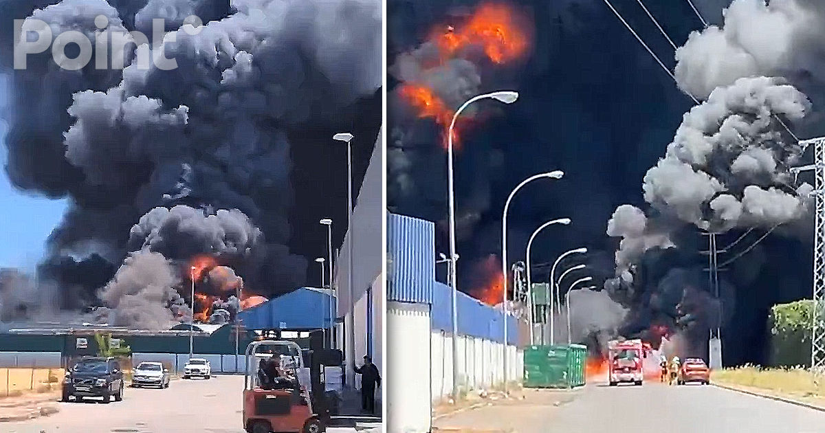 Un incendiu puternic a izbucnit la un depozit de produse chimice din sudul Spaniei.
