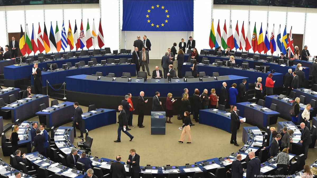 Европарламент хочет увеличить представительство женщин в комитетах.