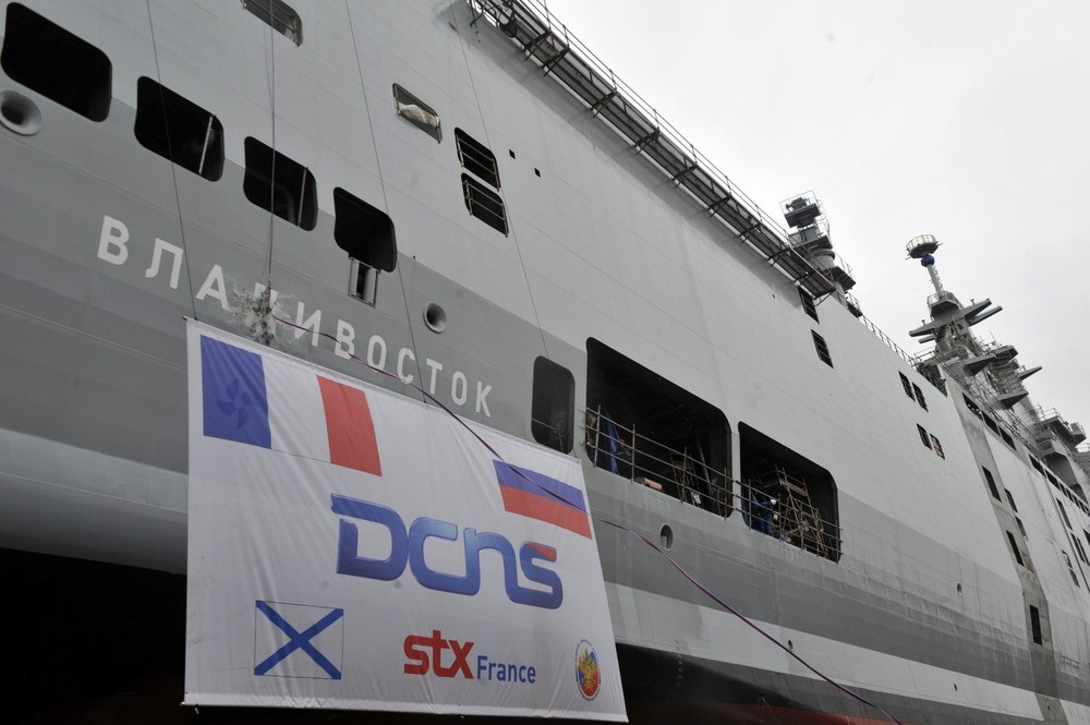 Первый российский вертолетоносец «Владивосток» типа «Мистраль» был построен на верфях STX France.  Фото: masterok.livejournal.com