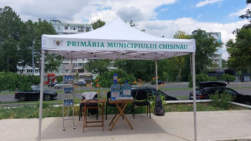 În locurile publice din Chișinău vor fi amplasate puncte mobile cu apă potabilă.