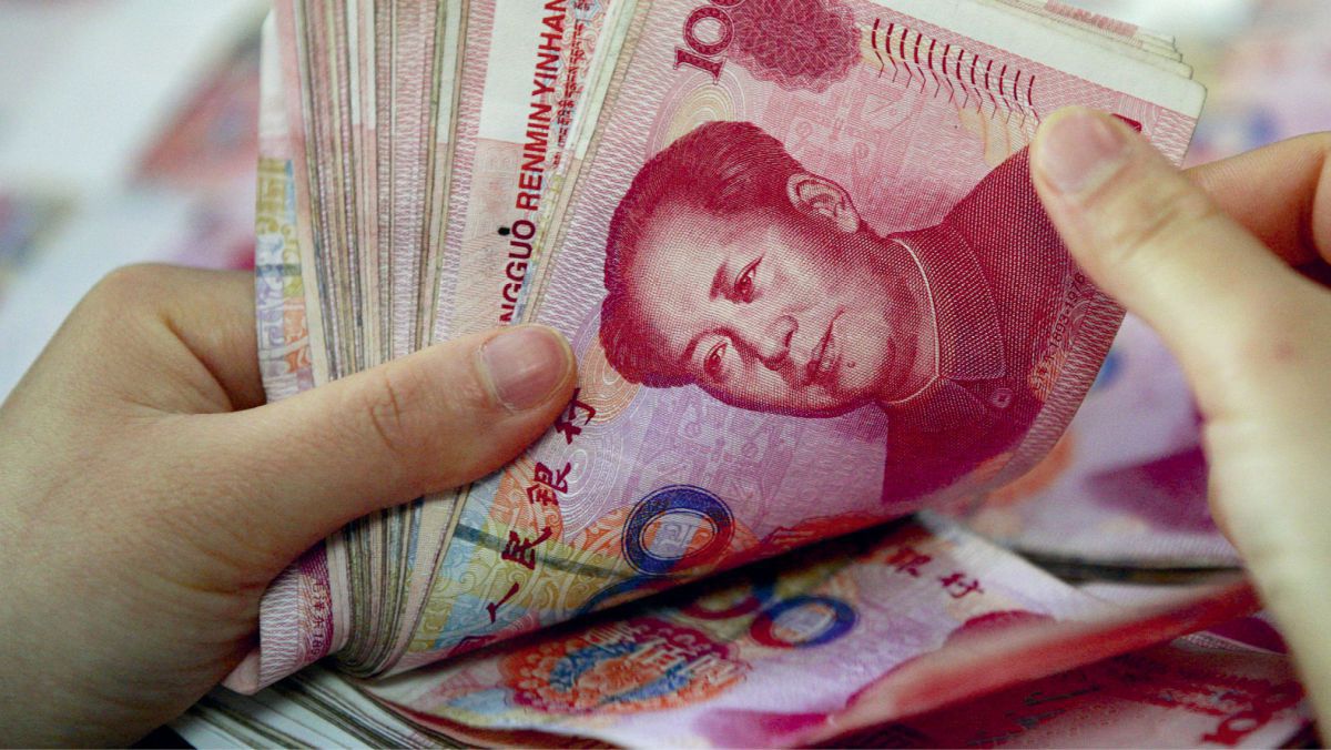 Banca centrală a Chinei și-a devalorizat marţi moneda yuan cu 2% față de dolar pentru a stimula exporturile. Foto: vsluh.ru