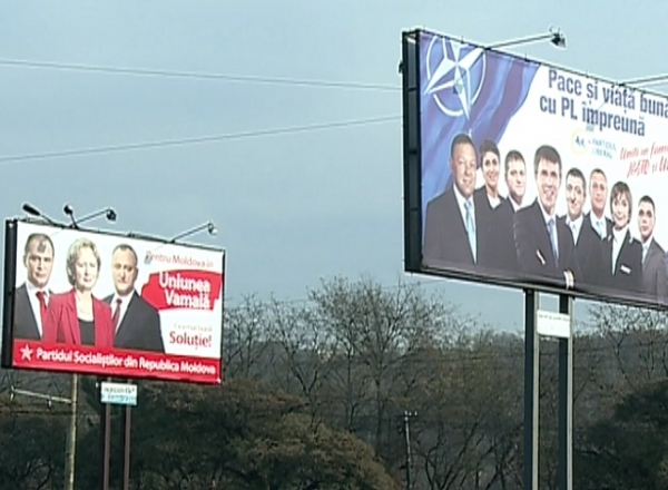 Blajini si radiosi, politicienii ne zambesc mai nou nu doar de la televizor, ci si de pe panourile electorale din tara.