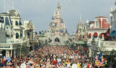 Bărbat înarmat, arestat în Parcul de distracţii Disneyland din Paris. Foto: mediafax.ro