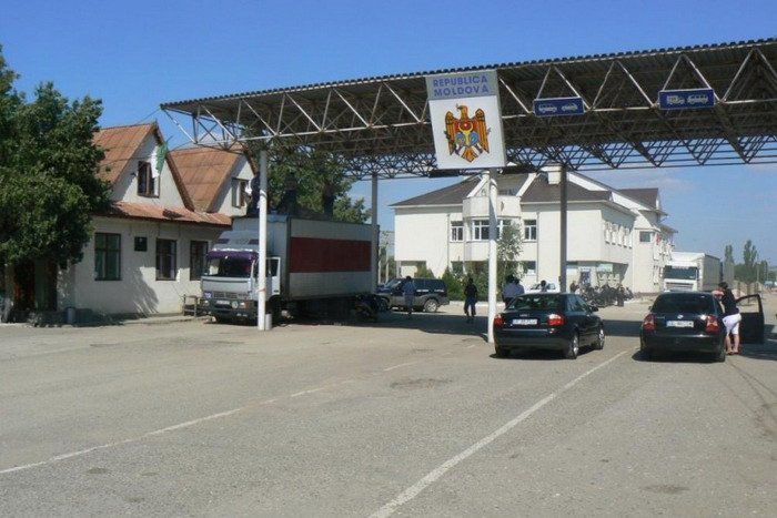 Водитель микроавтобуса должен был отдать поддельные накладные в городе Реджио Эмилия в Италии. Фото: 1news.md.
