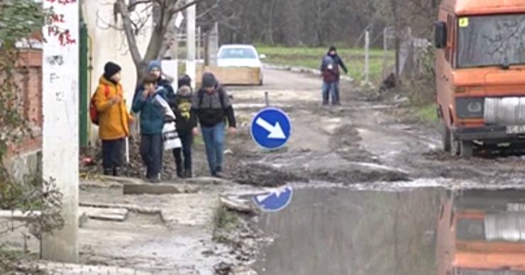 Дорога в центре Кишинева стала тестом на выдержку для водителей.