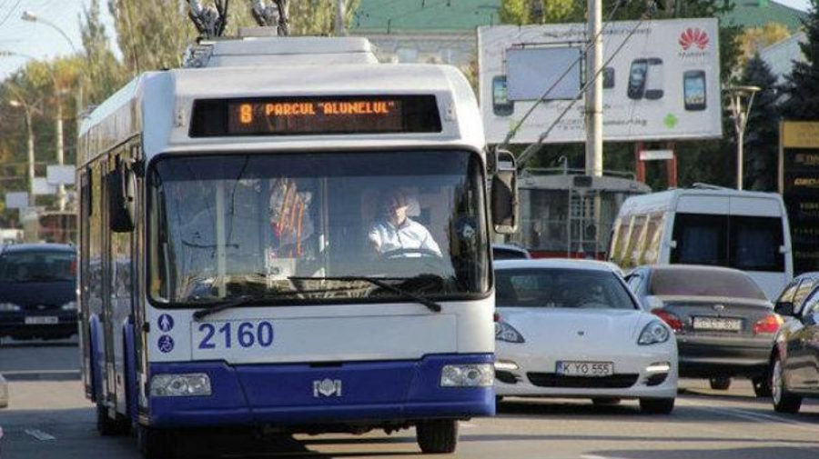 Движение на одной из столичных улиц в воскресенье приостановлено.
