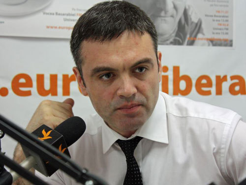 Menționăm că la începutul lunii martie, inspectorii CNA au reținut două persoane în dosarul tentativei de corupere a deputaților.