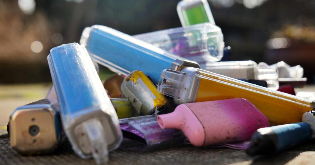Țigările electronice, un pericol tot mai mare: Autoritățile caută pârghii ca să combată comerțul online de vape-uri.