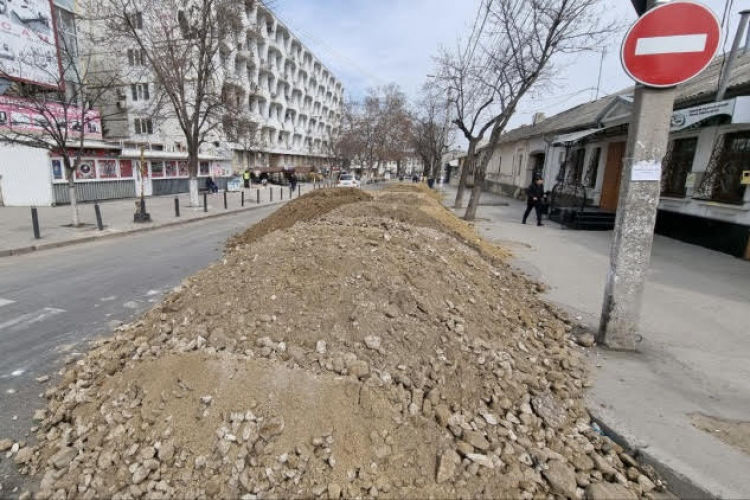 На улице Тигина начался ремонт.