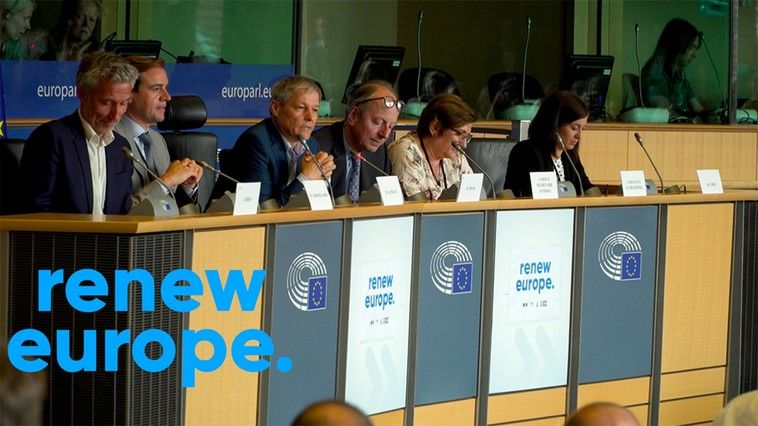 Группа Renew Europe осуждает "нападение на независимость КС".