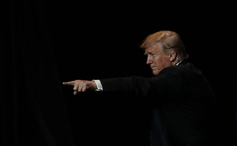 Экс-премьер Канады попросил Трампа опомниться «как старик старика».