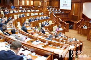 Bugetul parlamentului pentru anul 2015 va fi de peste 114 milioane de lei, cu 7% mai mare decât în 2014, potrivit unei hotărâri adoptate astăzi de deputaţi.