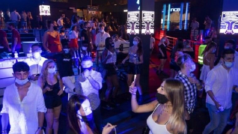 Власти: Если рестораны и клубы не будут соблюдать правила, их закроют.
