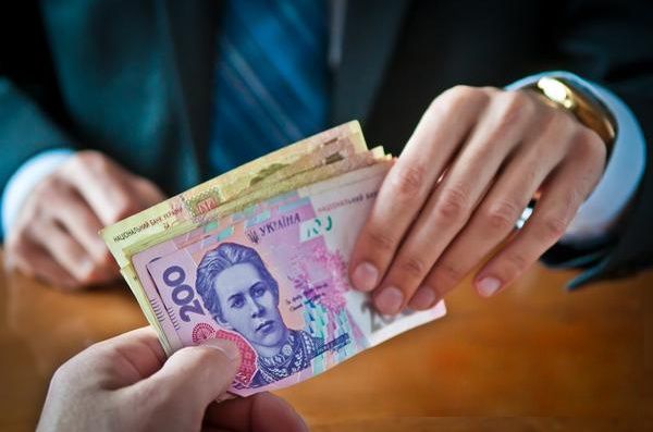 Уровень коррупции на Украине высок.