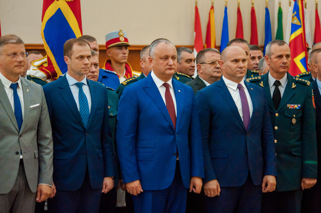 Новый министр пообещал посвятить свою деятельность служению Конституции.