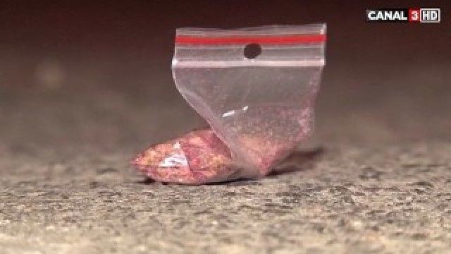Zăcea la pământ inconștient după ce ar fi consumat droguri. Foto: canal3.md