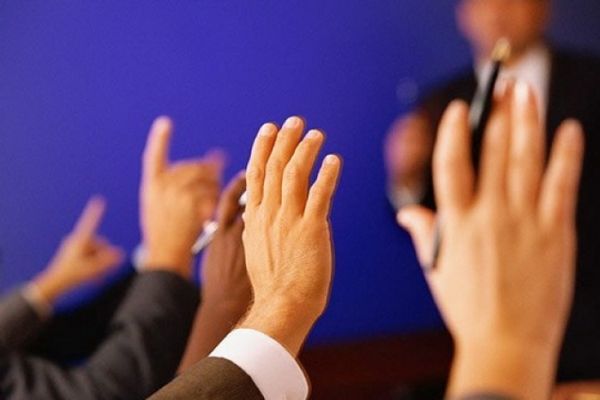 Группа советников и депутатов НСГ осудила примара Вулканешт за поддержку правительства Демпартии.