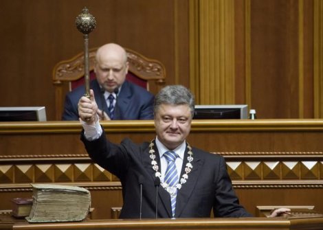 Президент Украины Петр Порошенко провел встречу с представителями общественных объединений и активистами Майдана.