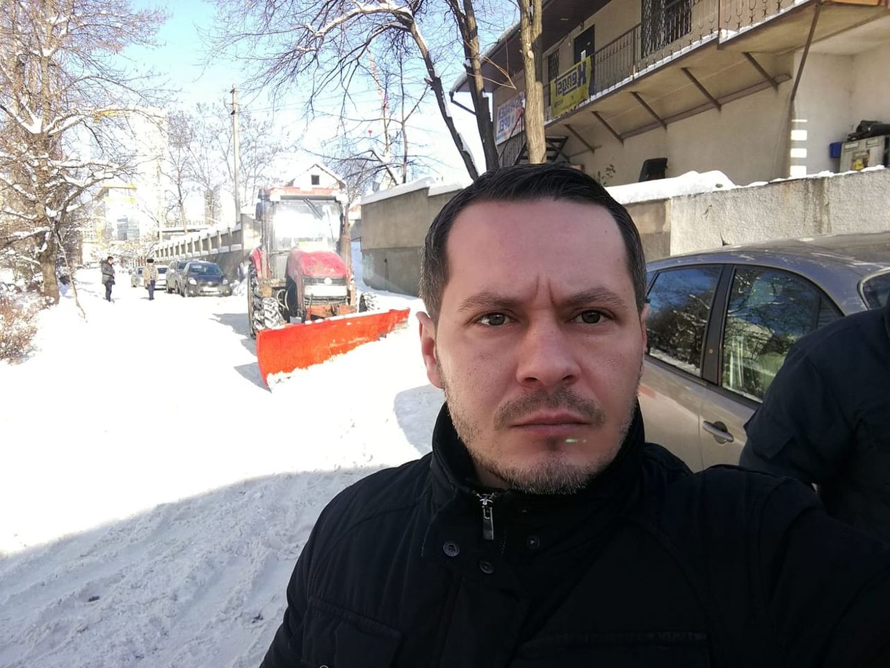 Руслан Кодряну предложил премировать работников, убиравших снег в выходные.