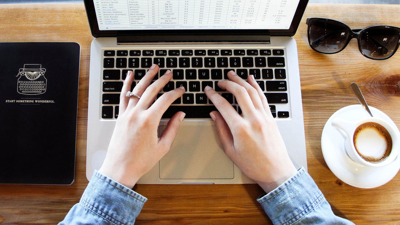 Новые MacBook получат клавиатуру, которая не боится крошек.