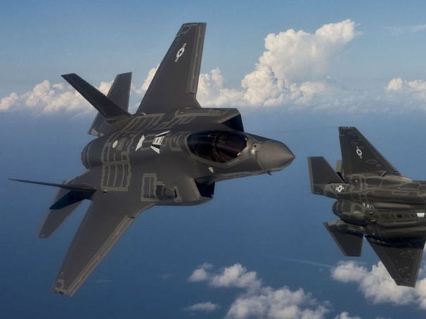 Rusia şi SUA se acuză reciproc după un incident între două avioane militare deasupra Mării Negre. 