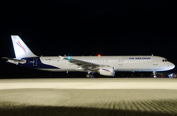 Рейс Air Moldova из Москвы задержали на сутки из-за поломки самолета.