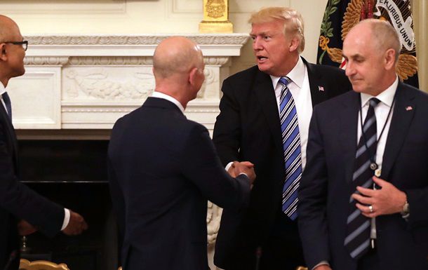 Трамп обвинил Amazon в невыплате налогов.