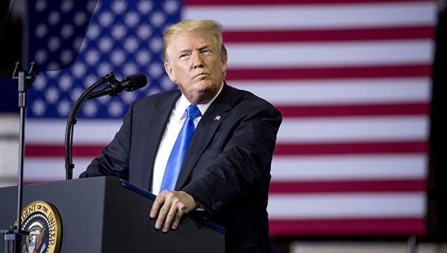 Президент США Дональд Трамп заявил, что его не любят в других странах, потому что он "заставляет их платить". 