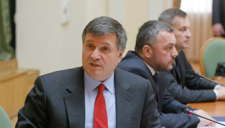 Аваков отдал приказ подразделениям милиции и Национальной гвардии прекратить огонь на линии соприкосновения в 00:00 по времени Киева.