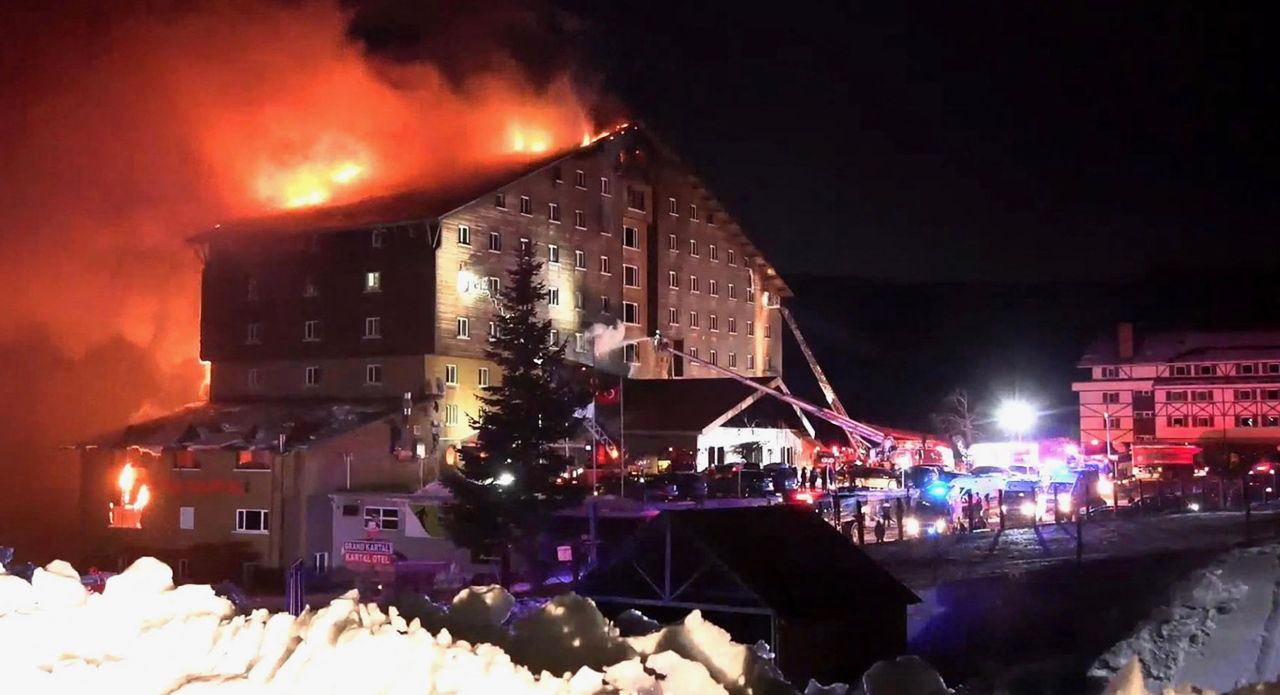 Adevărul șocant despre incendiul din hotelul turcesc a ieșit la iveală: S-a dat prioritate salvării oaspeților VIP.