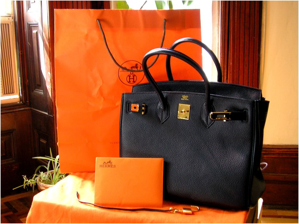 Модный дом Hermès выпускает сумки модели Birkin с 1894 года.