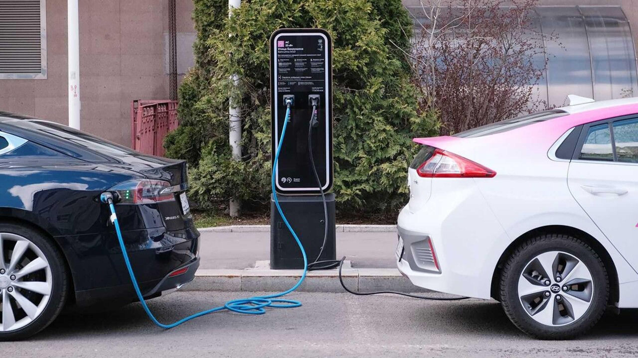 Creșterea prețurilor la carburanți a dus la vânzări record de mașini electrice în Europa.