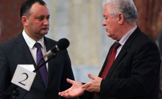 Liderul socialistilor, Igor Dodon, l-a indemnat public pe fostul sau sef de partid, presedintele Partidului Comunistilor, Vladimir Voronin, sa nu mai spuna minciuni.