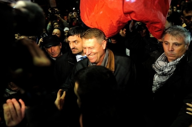 Încrederea în Klaus Iohannis a explodat după alegeri, preşedintele ales având o cotă de 61% faţă de 25% înainte de scrutinul prezidenţial, potrivit unui sondaj IRES, realizat telefonic pe 20 noiembrie.