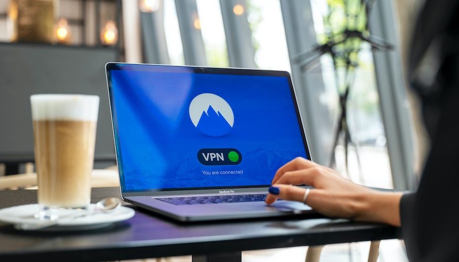 О блокировке объявлений по установке VPN-сервисов в России сообщил "Авито".