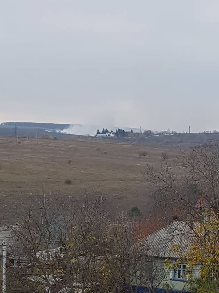 В Резине несколько дней подряд горит мусорная свалка.