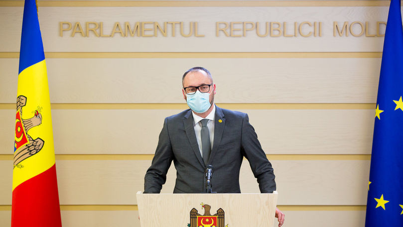 Литвиненко призвал журналистов продолжать расследовать доходы госчиновников.
