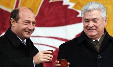 Бэсеску говорит, что обсуждал объединение Молдовы и Румынии с Ворониным.