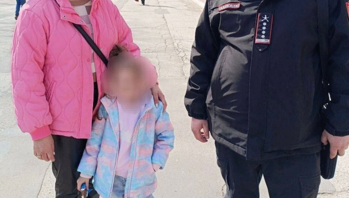 В Бельцах карабинеры помогли потерявшейся девочке.