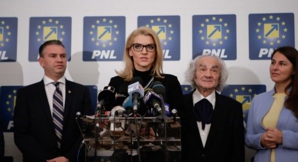Preşedintele PNL Alina Gorghiu şi-a depus luni mandatul de şef al formaţiunii liberale.