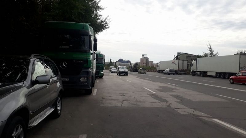 Недовольны и владельцы транспортных компаний. 