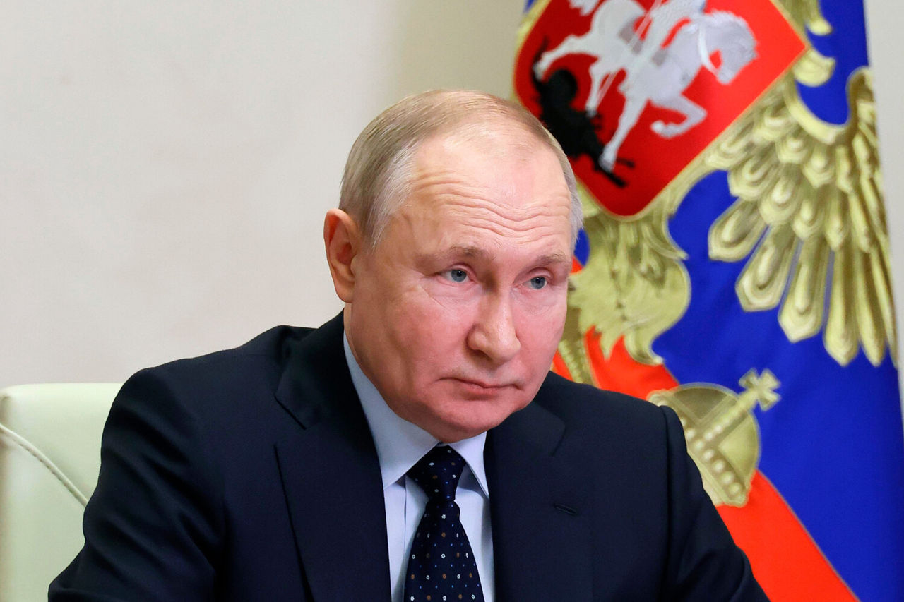 Путин: Политические элиты стран Европы часто обслуживают интересы третьих стран.